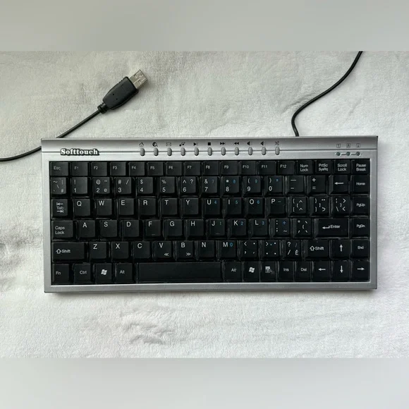 Softtouch USB Mini Multimedia Keyboard - Picture 2 of 13